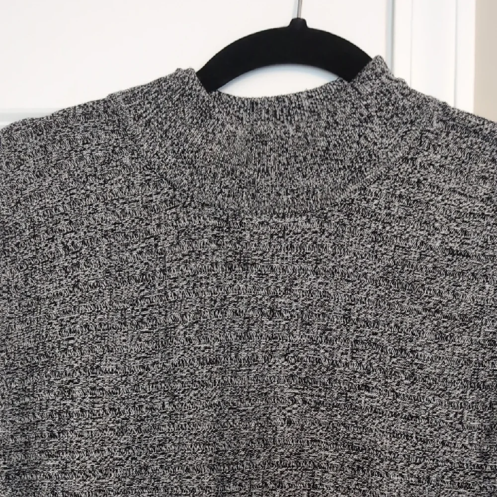 Dana Buchman Black and White Knit Top - Picture 2 of 4